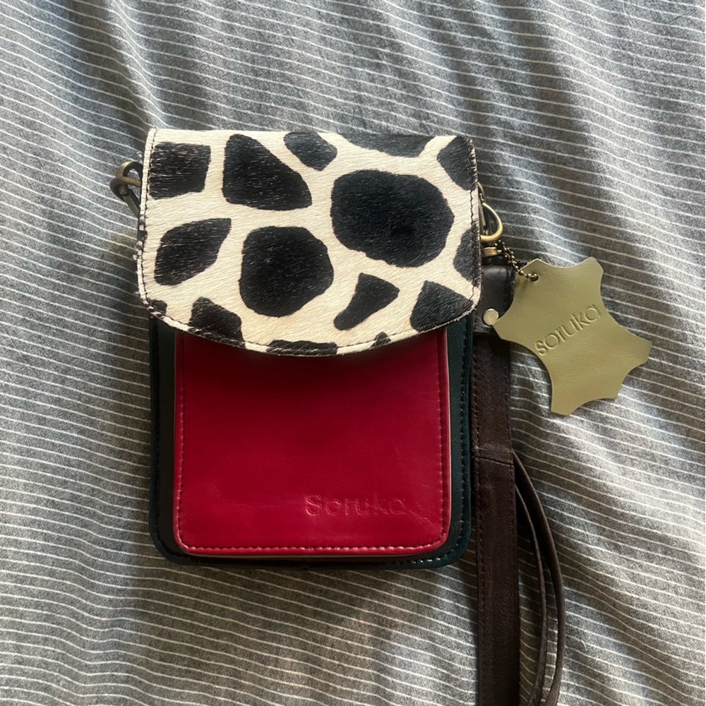 Soruka AIKO Bag
Handcrafted Crossbody Bag made with Upcycled Leather.